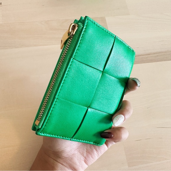 BOTTEGA VENETA - Small Cassette Bi-Fold Zip Wallet (Parakeet) - Picture 4 of 5